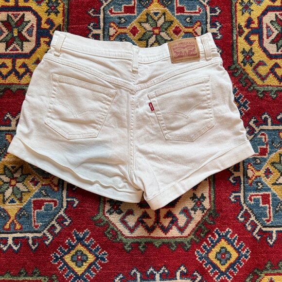 Levi’s White Denim Shorts Rolled Hem Classic Summer - Picture 3 of 3